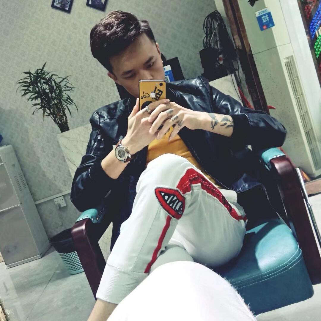 强👞