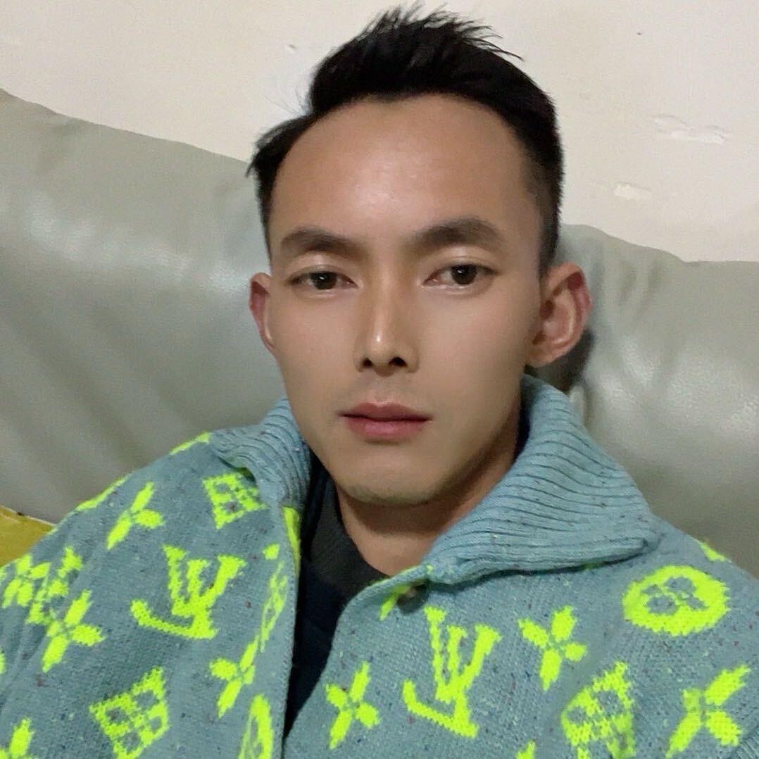 伟伟