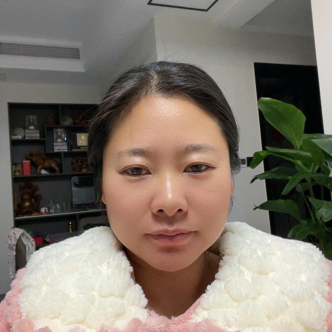 塔吊女司机小成