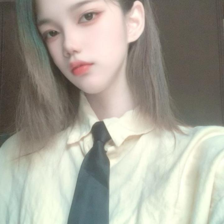ใบยังคง（白依然）
