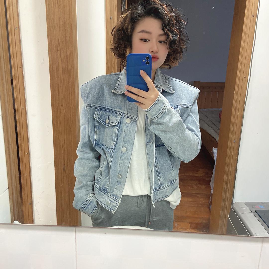 爱吃鸡腿的梦梦