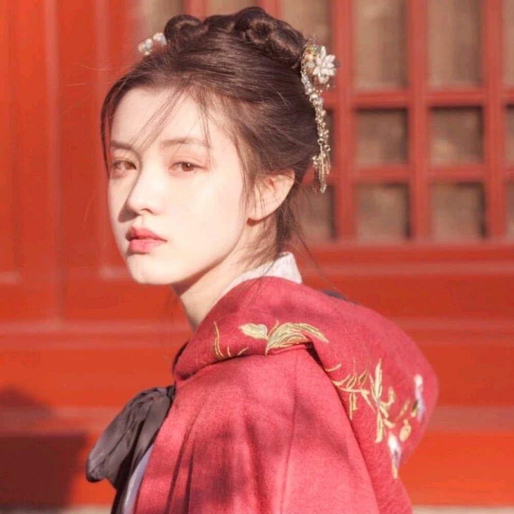 一名社恐的搞笑女👩