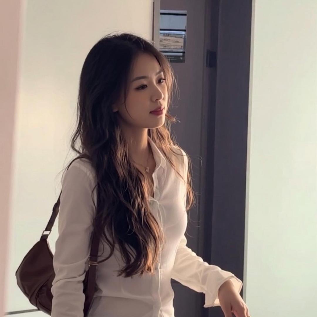 吃个橙子.