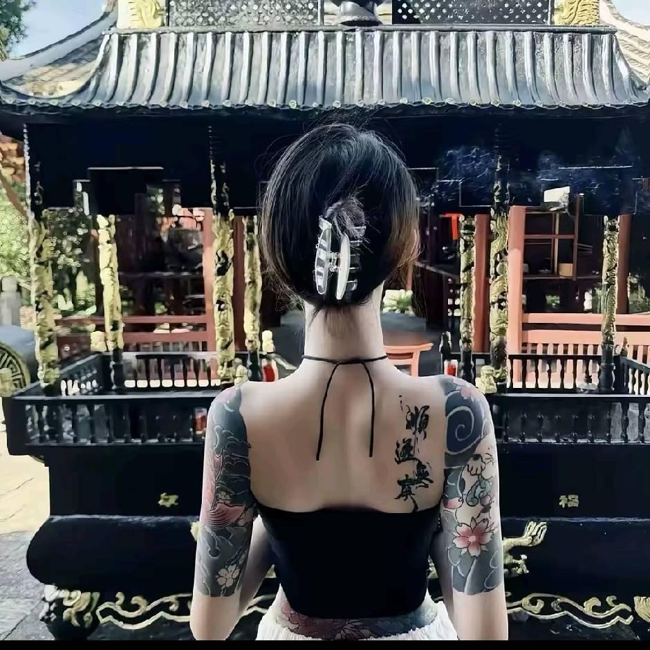 送外卖蒙面小哥