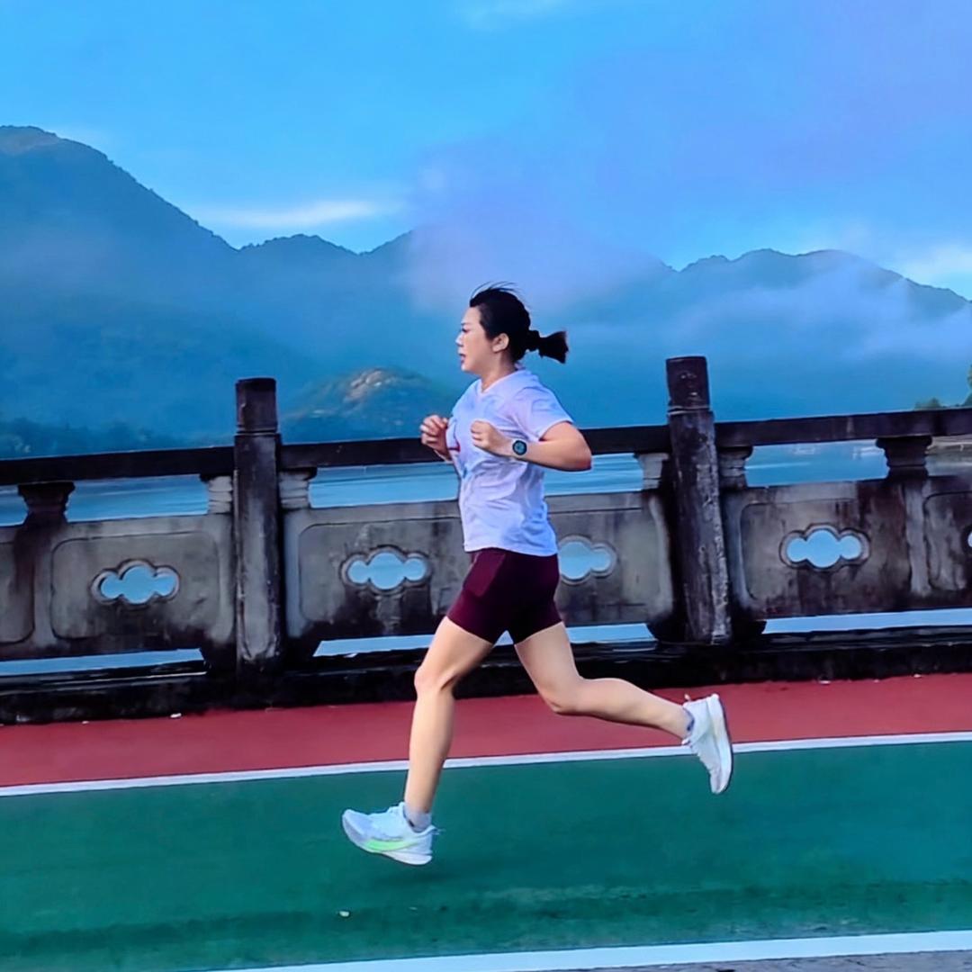 德兴伊莎贝拉女装夏小姐