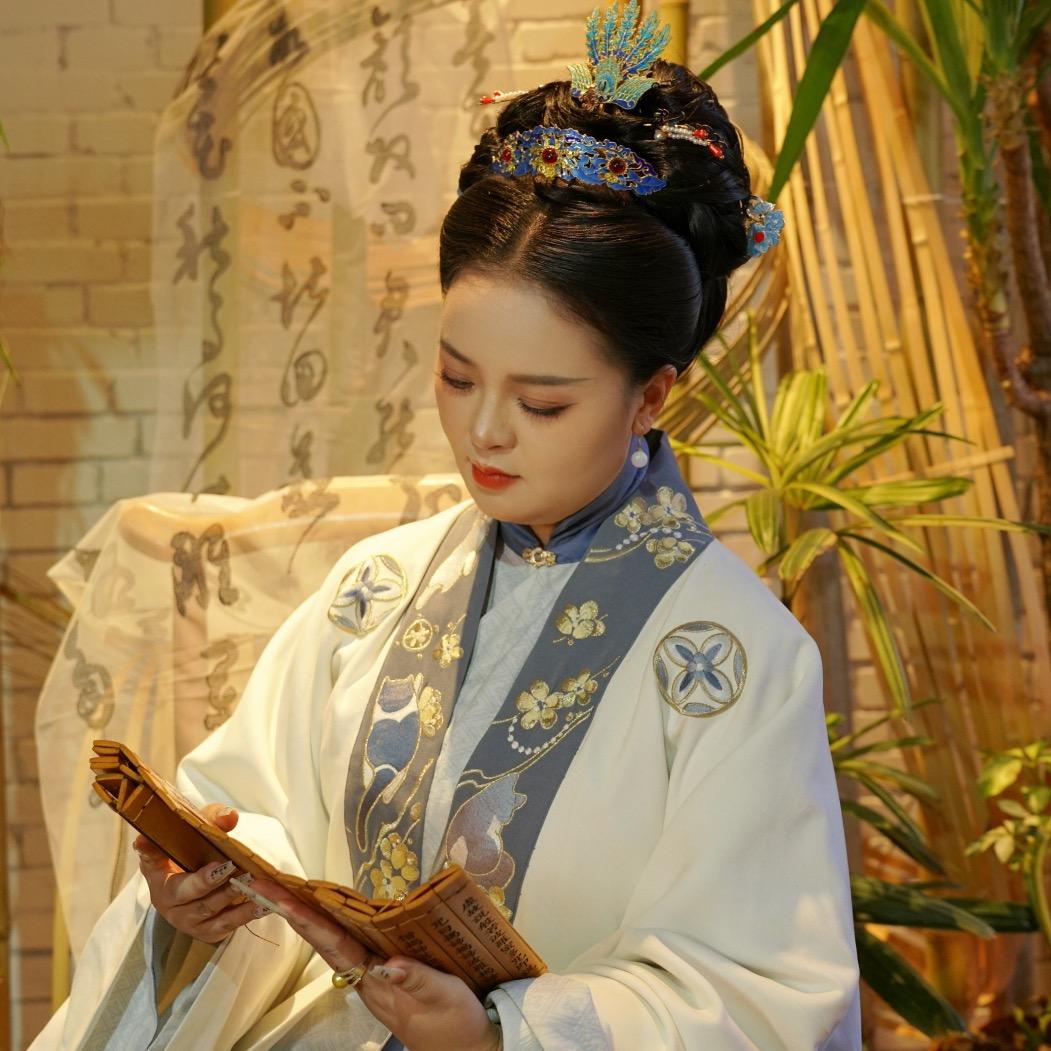 亚他利亚•可欣校长