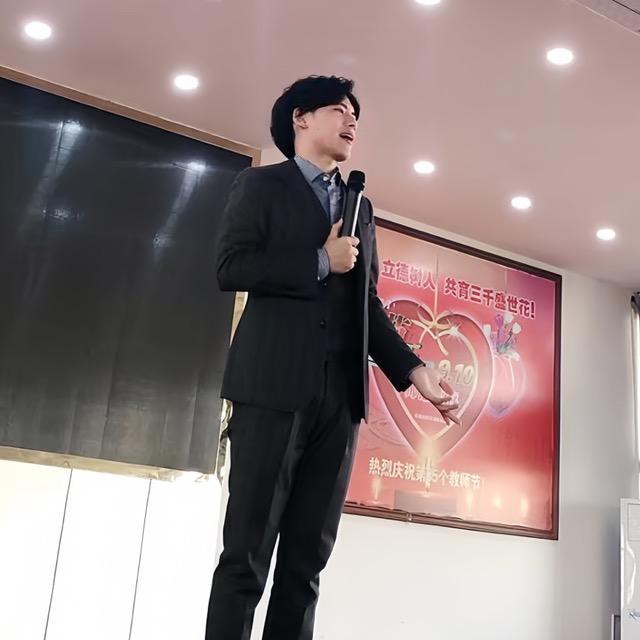 九块九的段老师