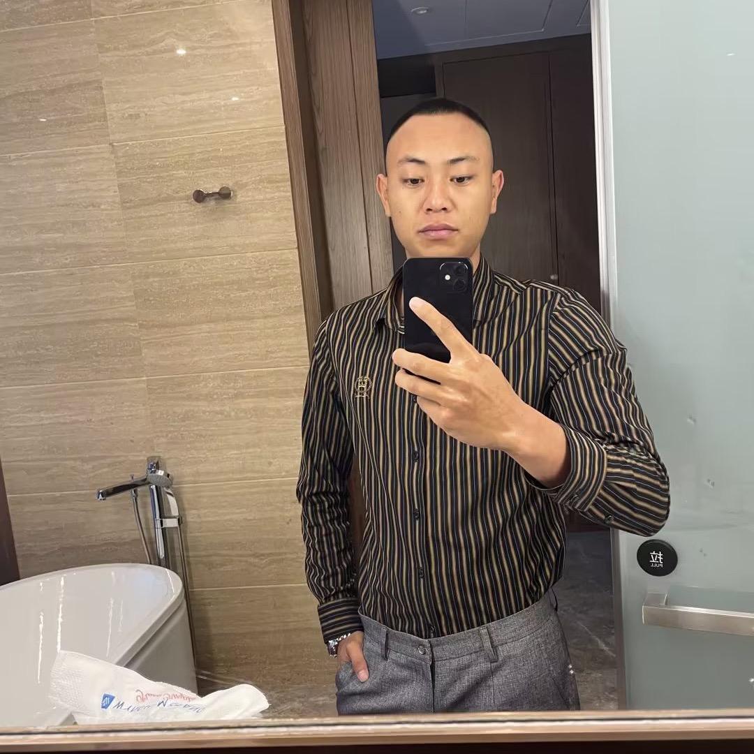 一哭😭一笑😊