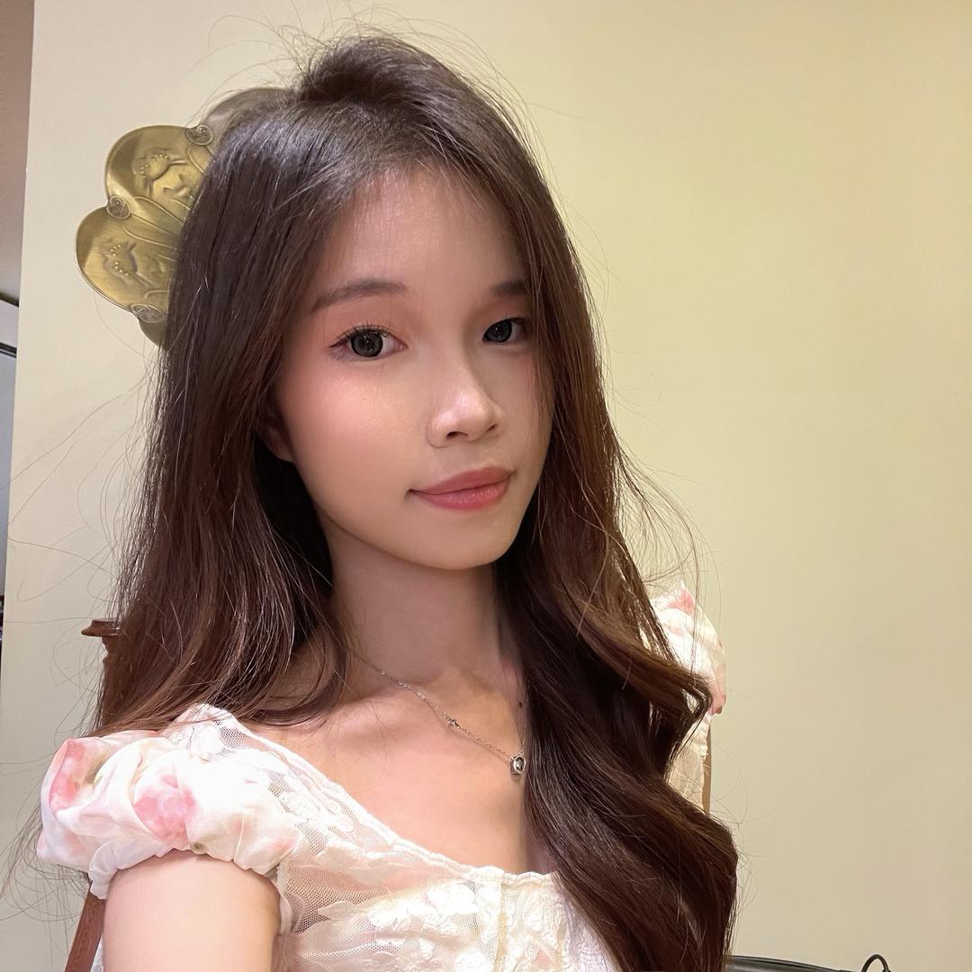 小洁吃不饱.