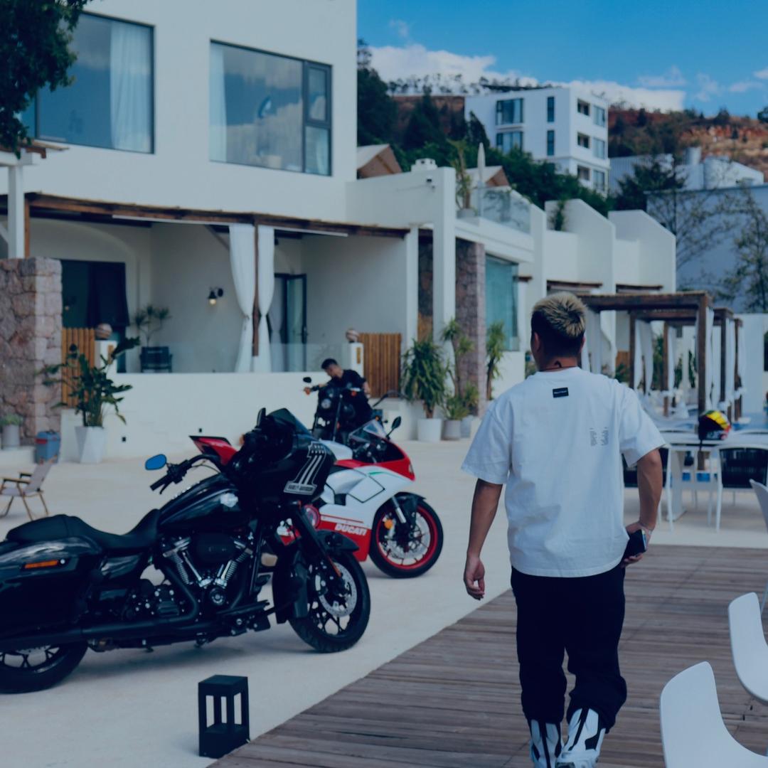 苏夫。  🏍️