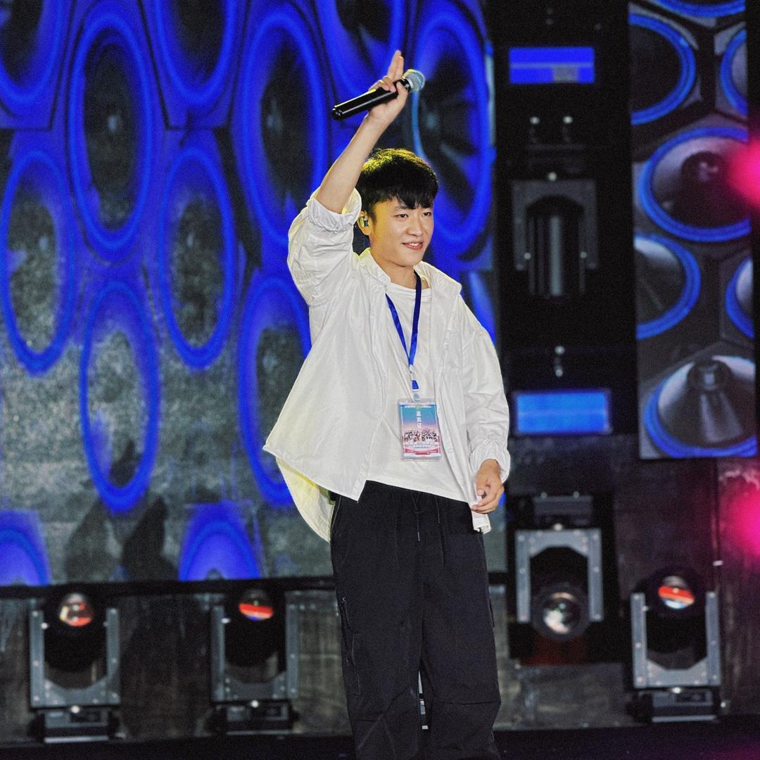 〖周默愉快〗@抖音