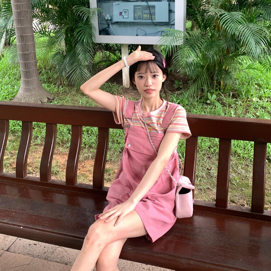 右彩女装服饰店