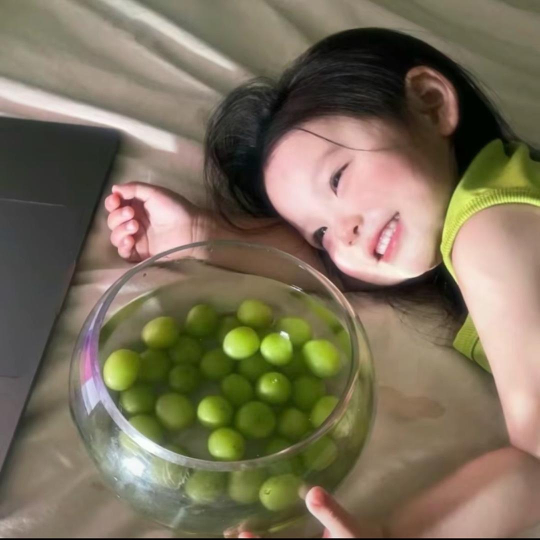 王萌.