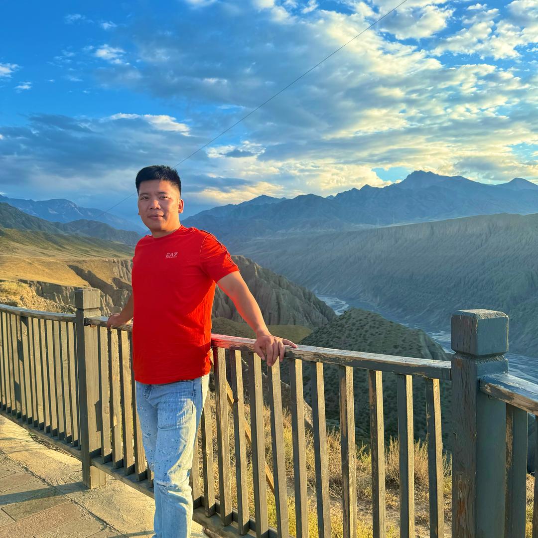 比 风  更 自 由