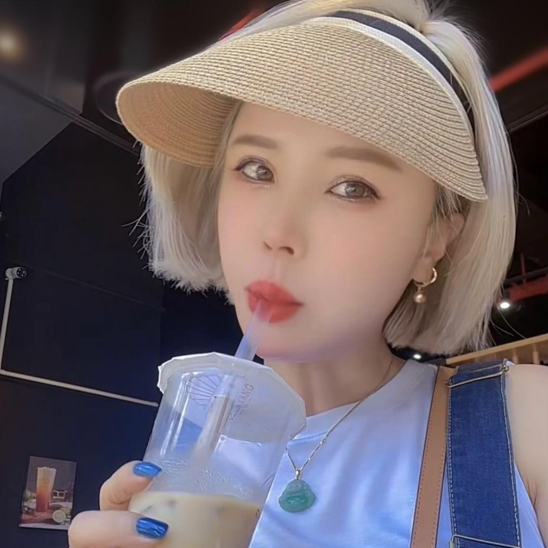 美肤霜☁️(鹤上小云）在纽约
