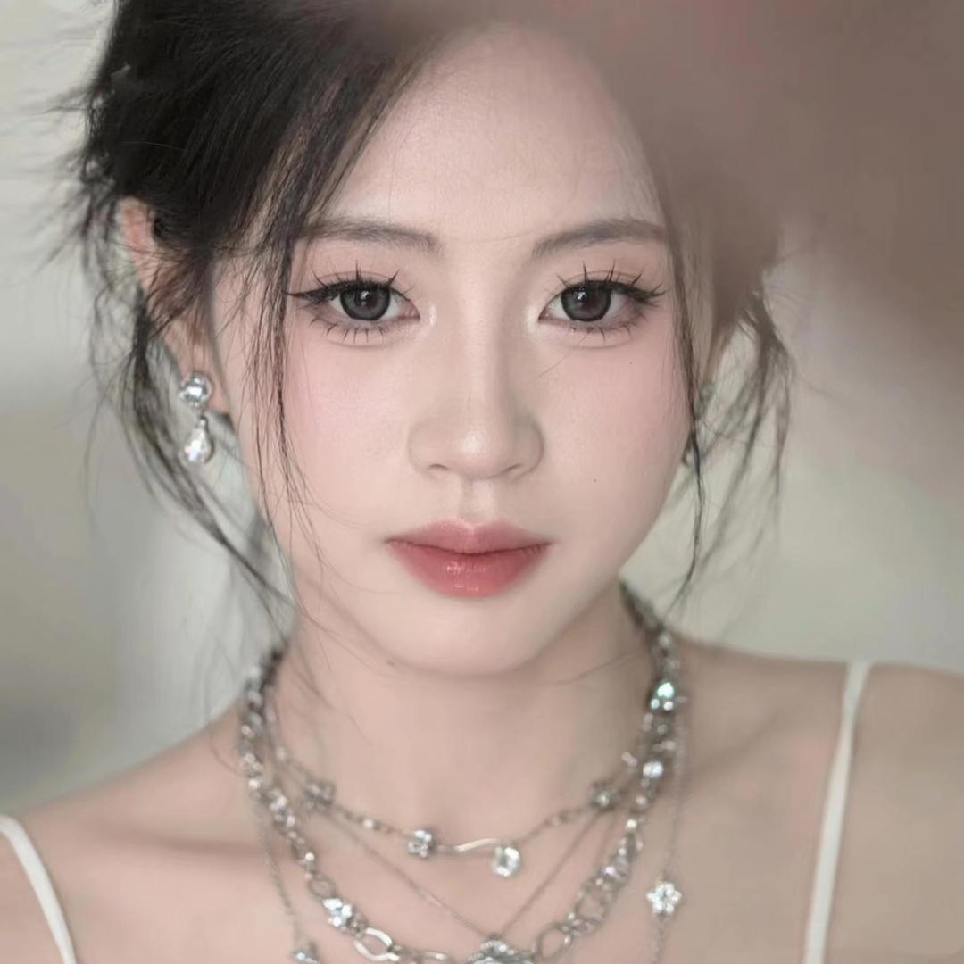 李妮妮.