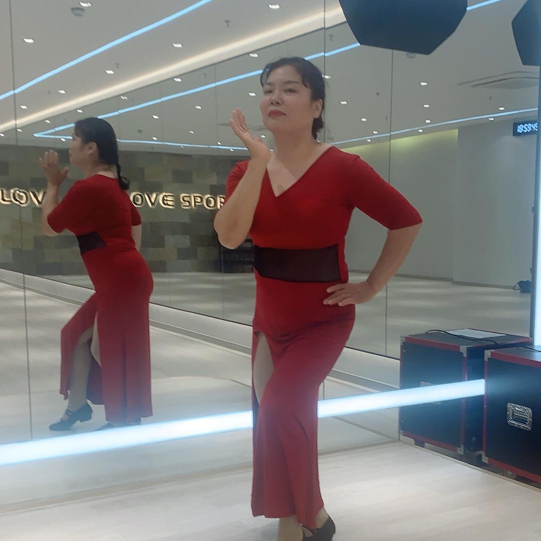 爱跳舞的彭彭