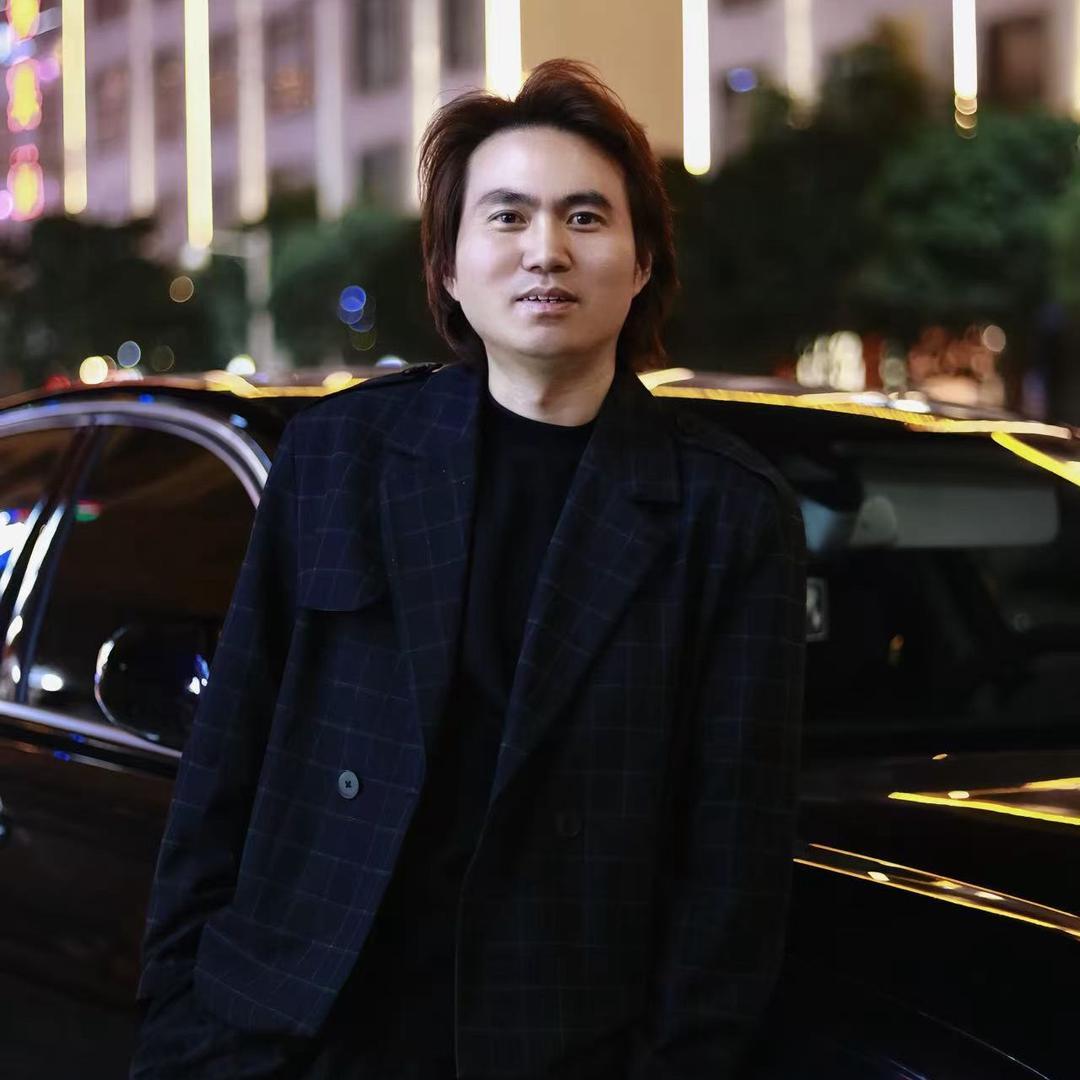 大白牙托尼. 牛牛