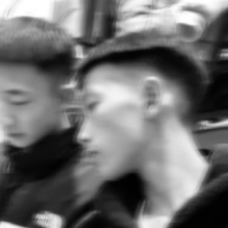 伍 小 眼.