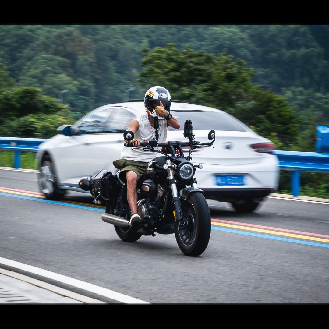 沐风机车小哥哥