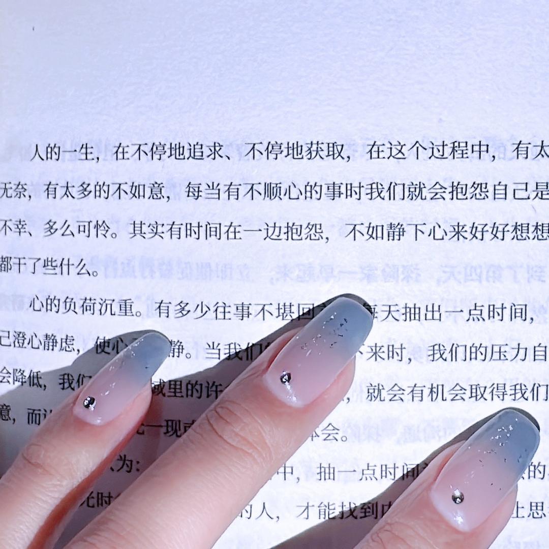 永远有多远💚🌸🍀🍓💄💅🏻头像