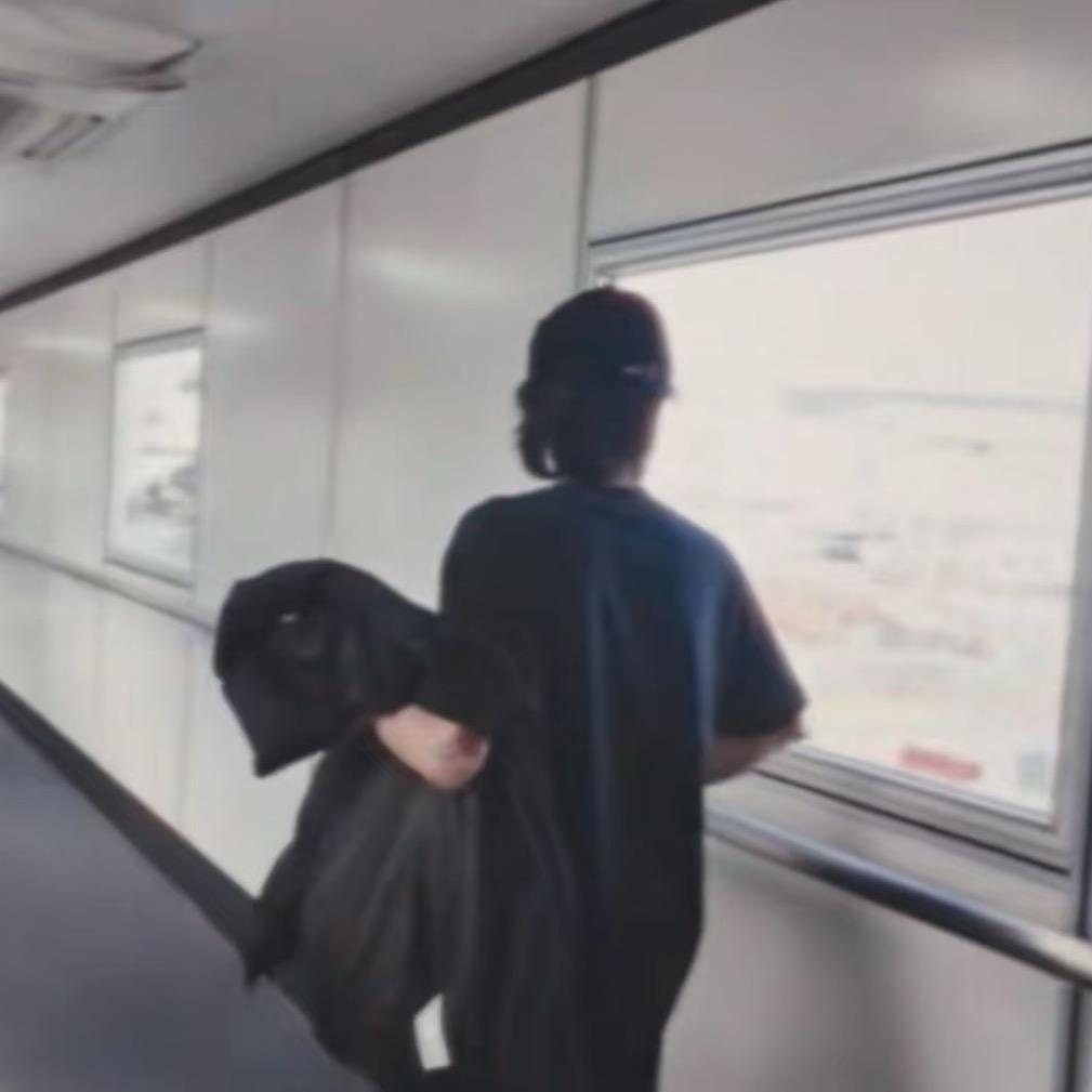 面包早就糊了个屁了.