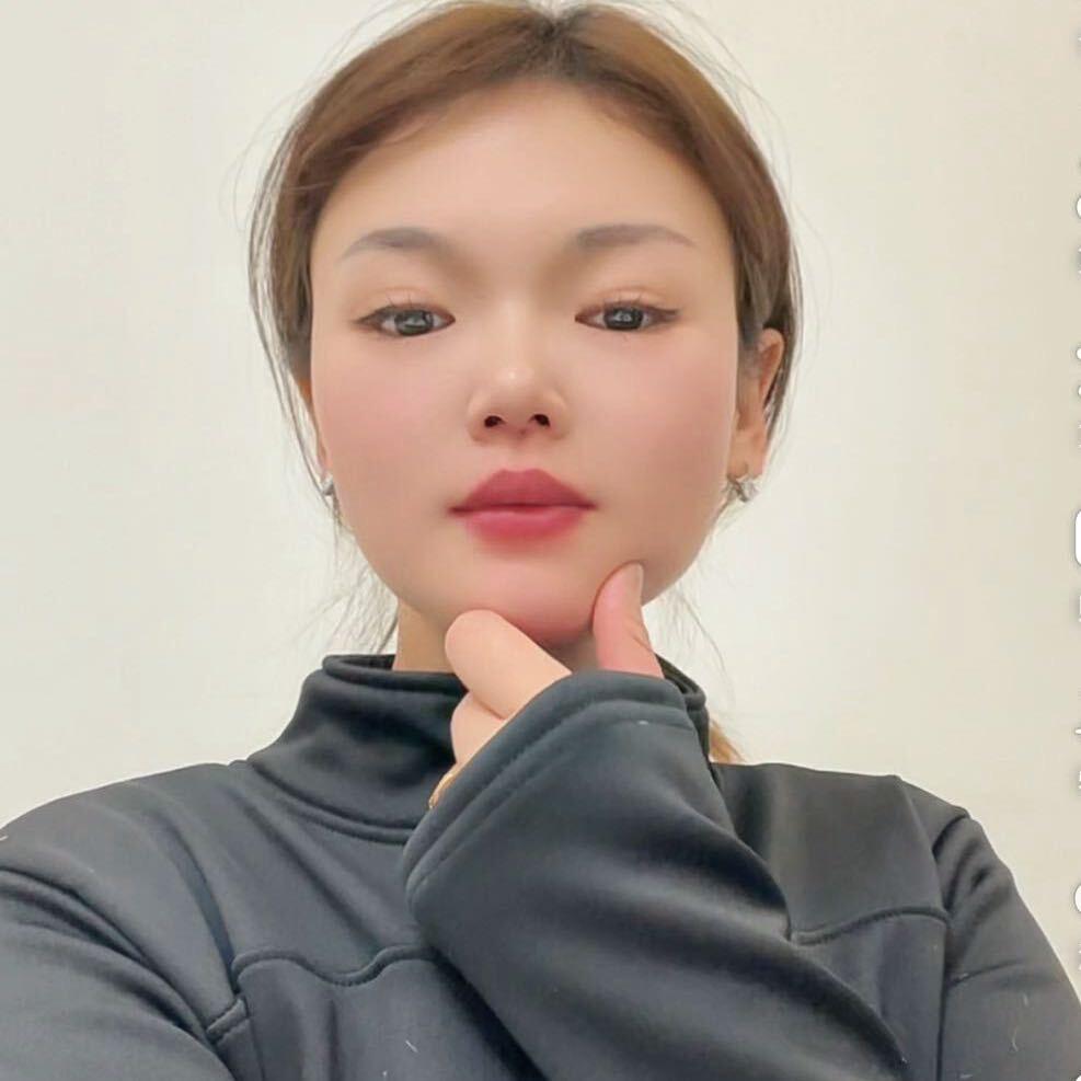小眼睛表姐