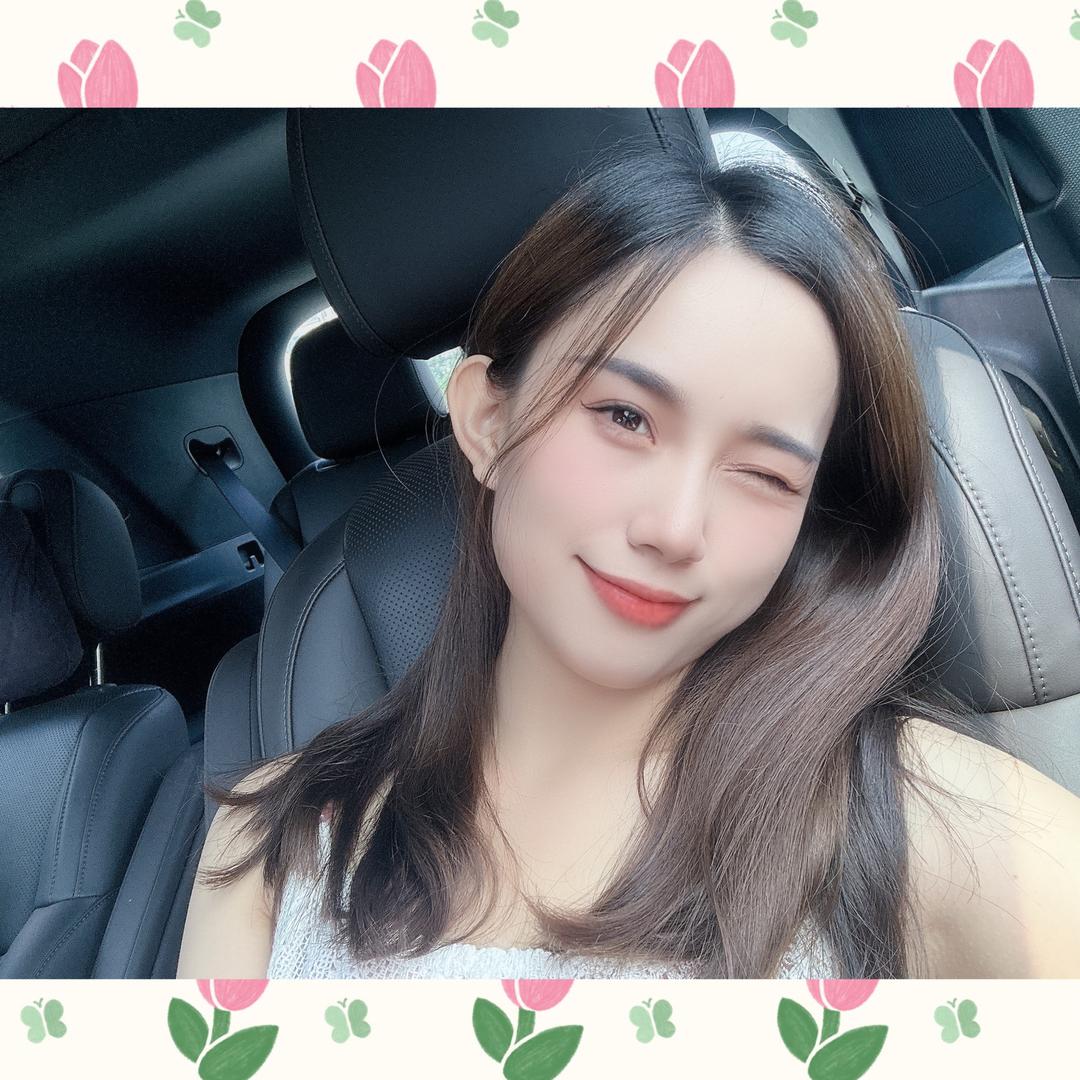 杨小小。