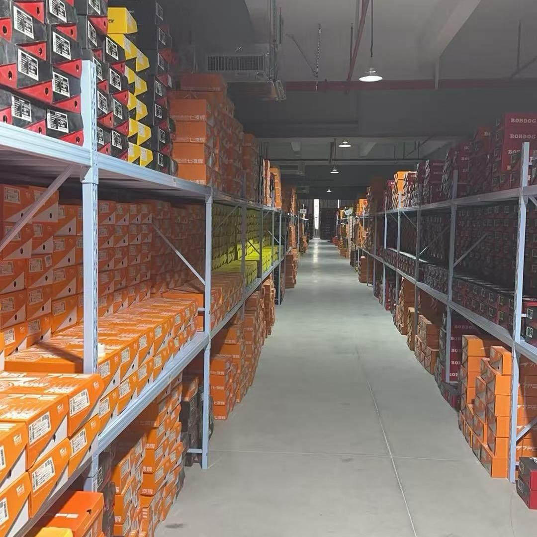 奥莱品牌童鞋工厂折扣店
