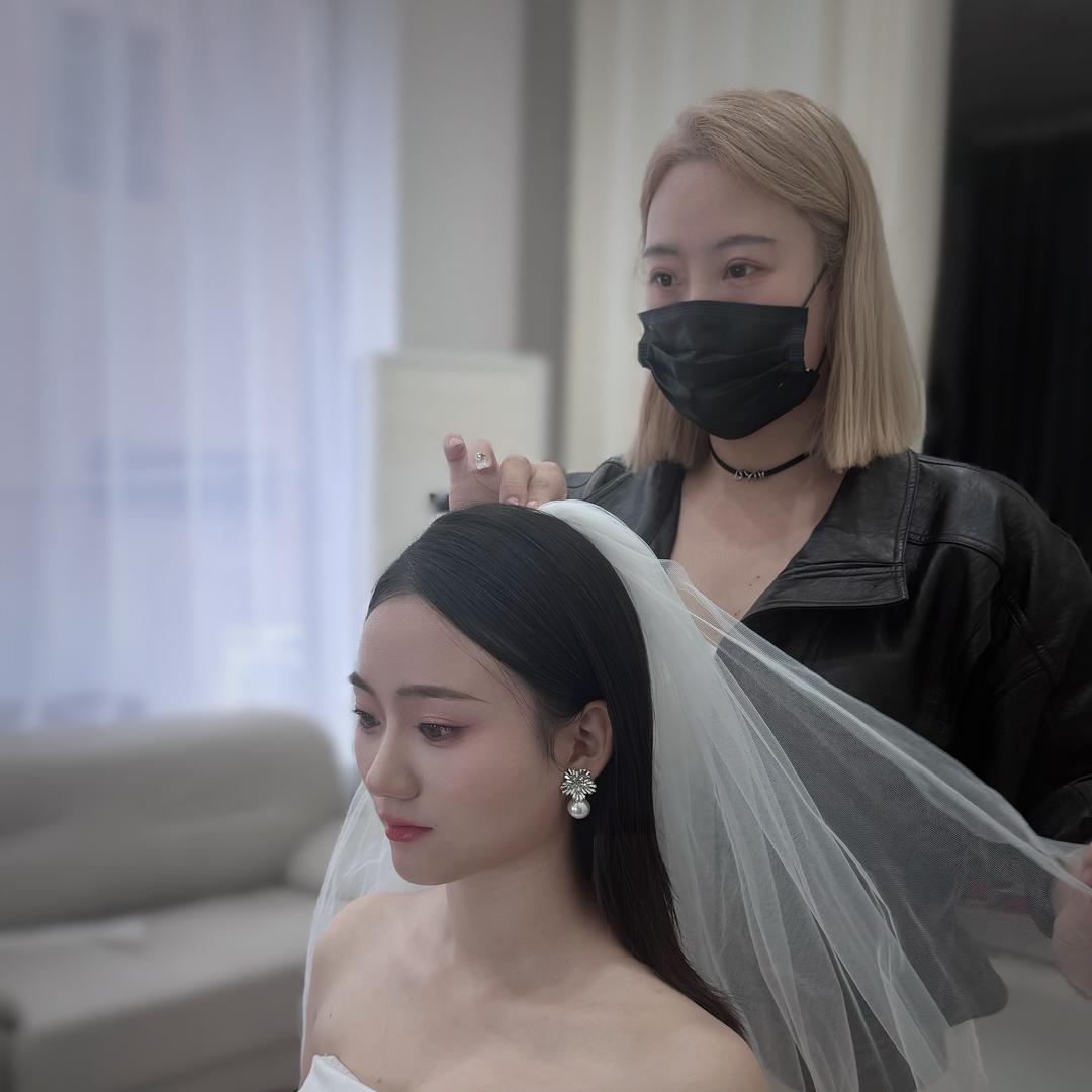 光映摄影工作室：化妆师.容容