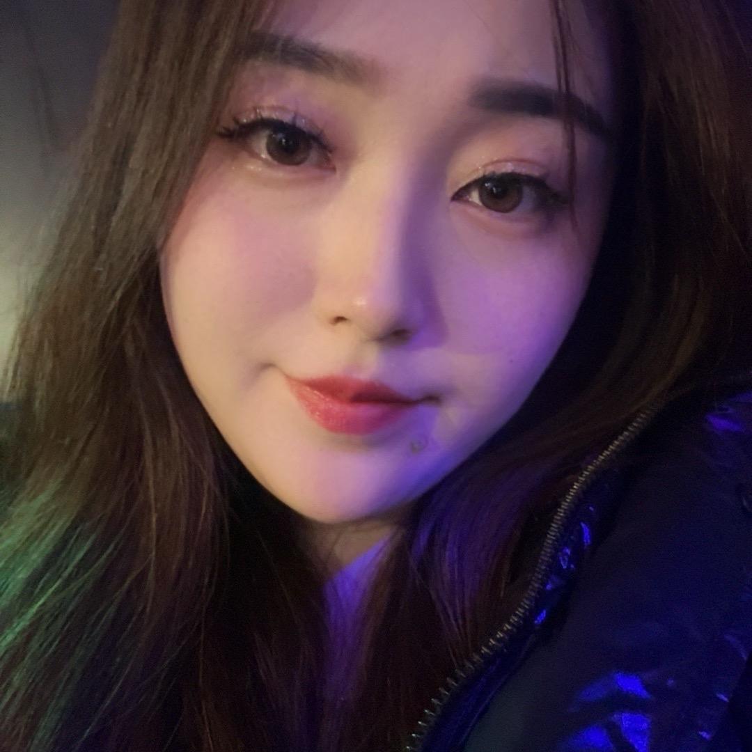 萱.