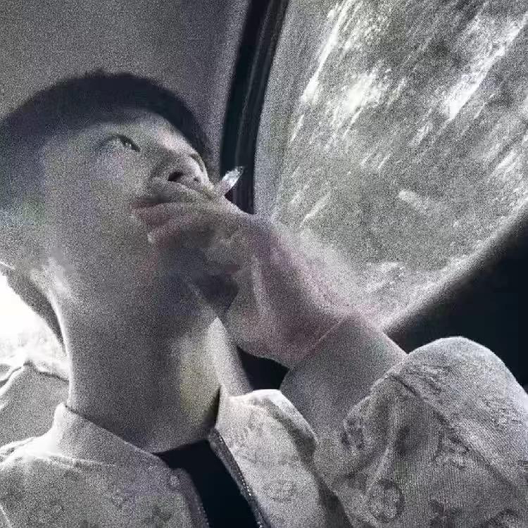 太丑被追八条街