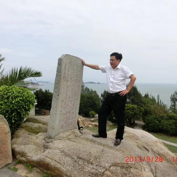 展翅雄鹰