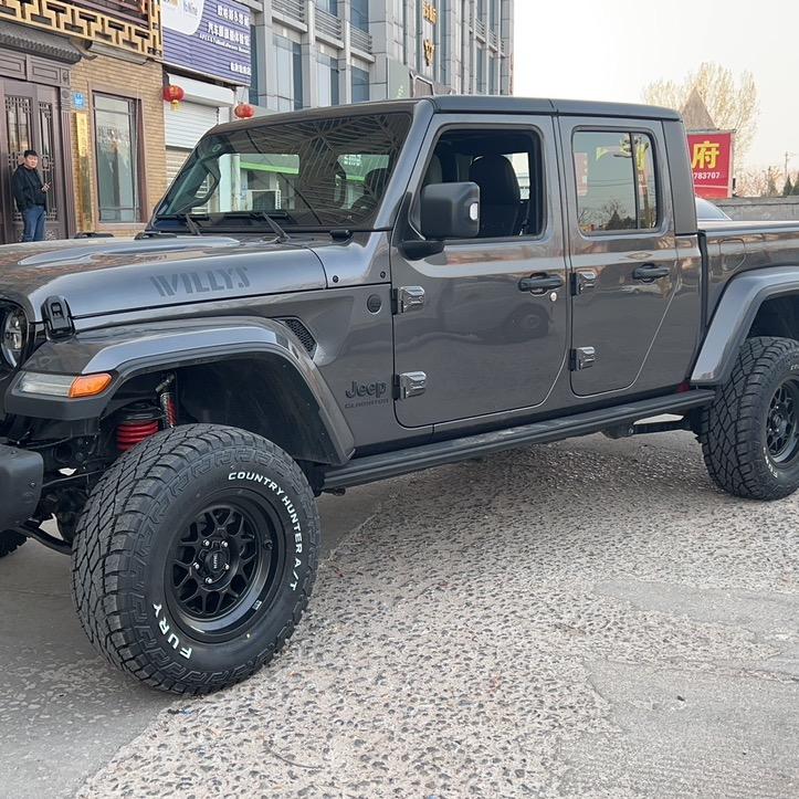 開著吉普去跑步的王較痩