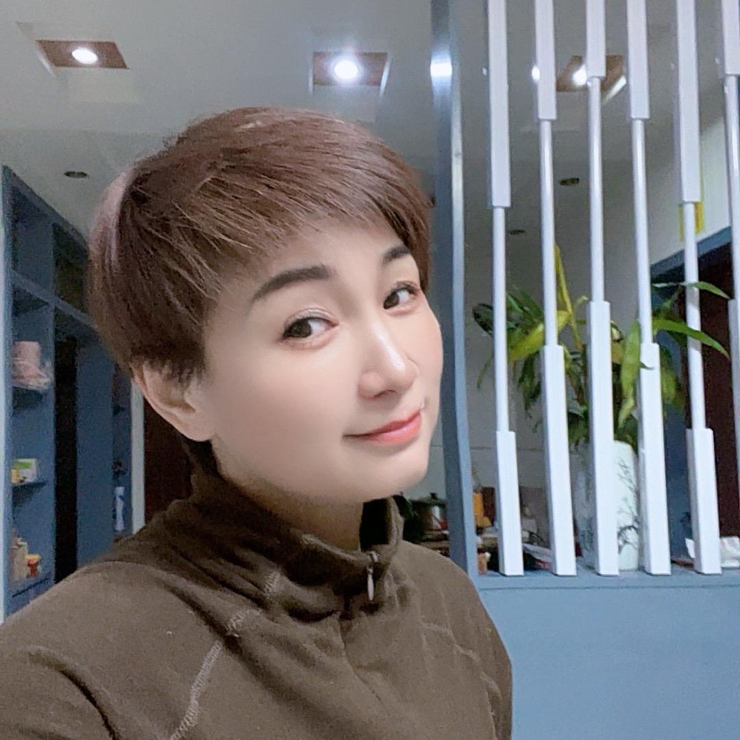 小美女(づ ●─● )づ