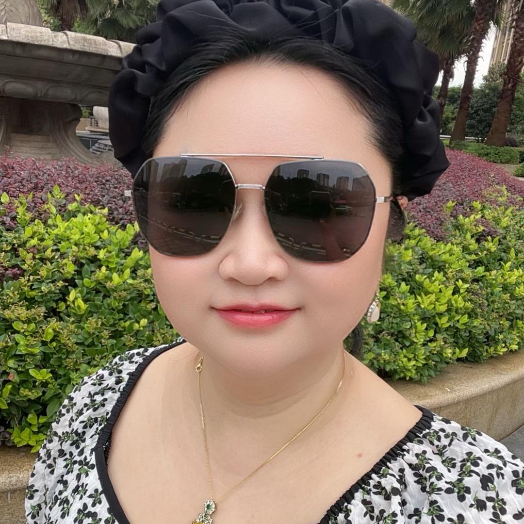 做美容的兰姐。