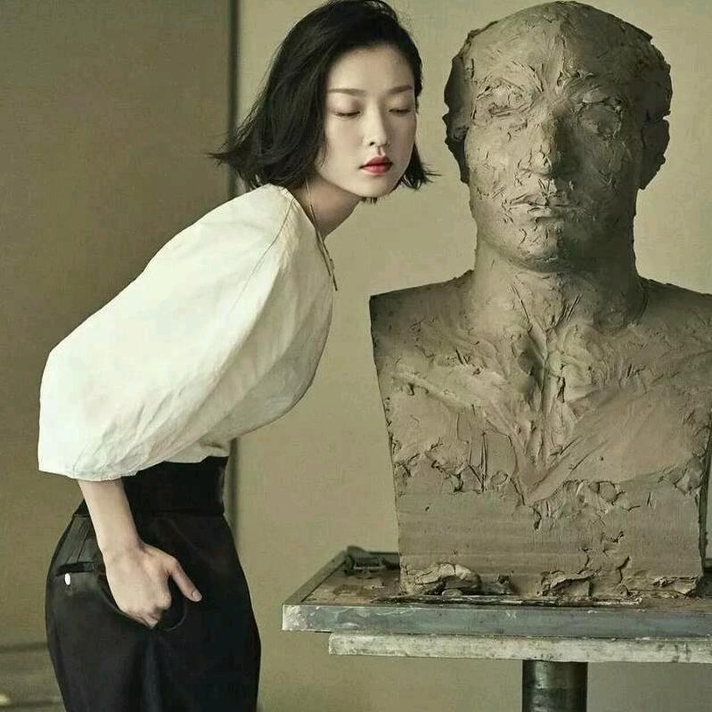 我闺蜜比白痴还白