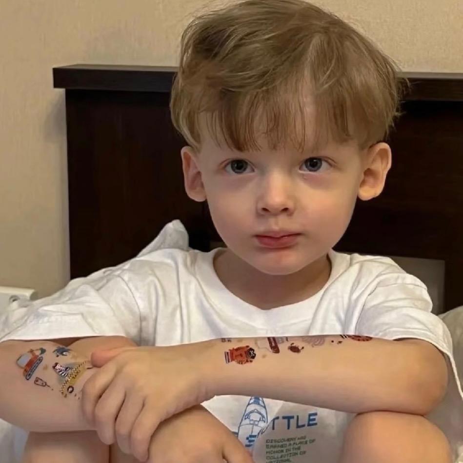 红短裤外穿秒变开心超人