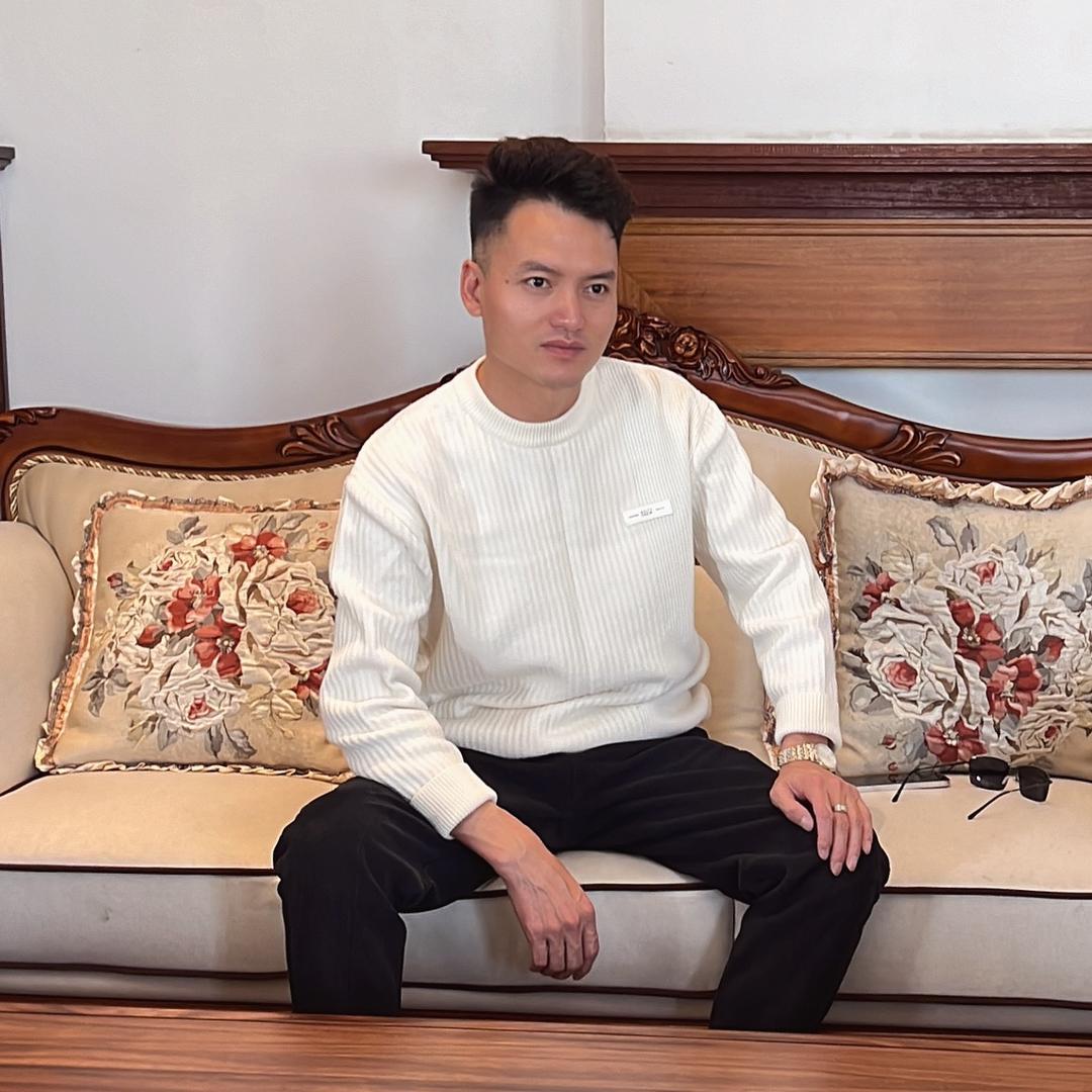 黄小明 站起来