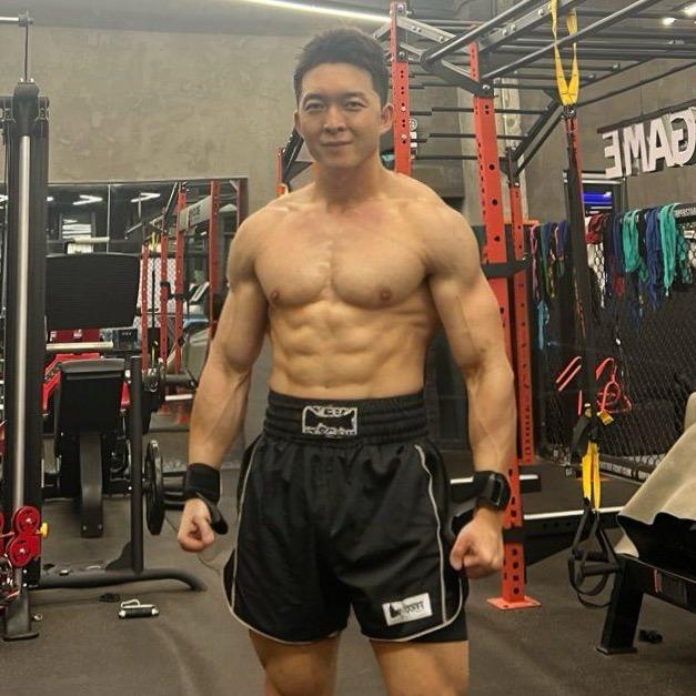 肯哥（双人格斗教父）
