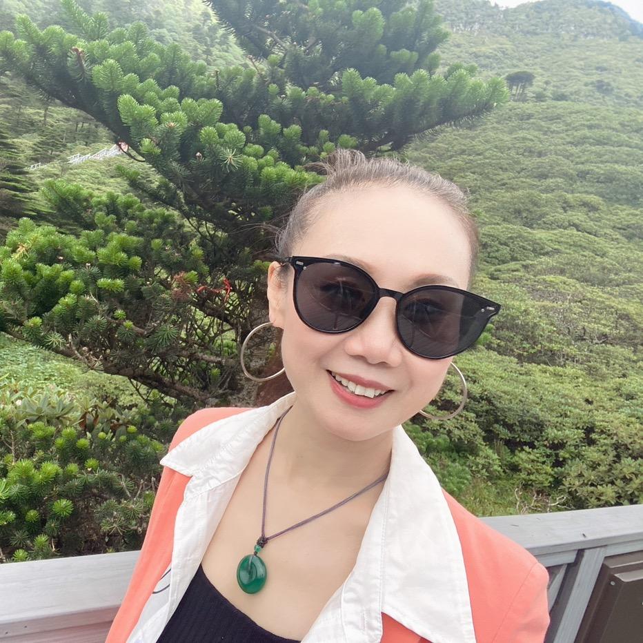 黄述蓉