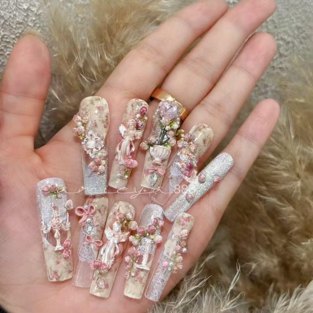 王小姐穿戴甲研究院