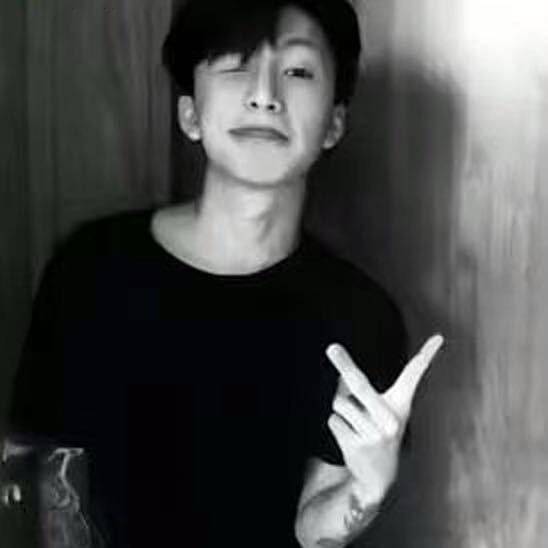 比钻石还闪亮的男人