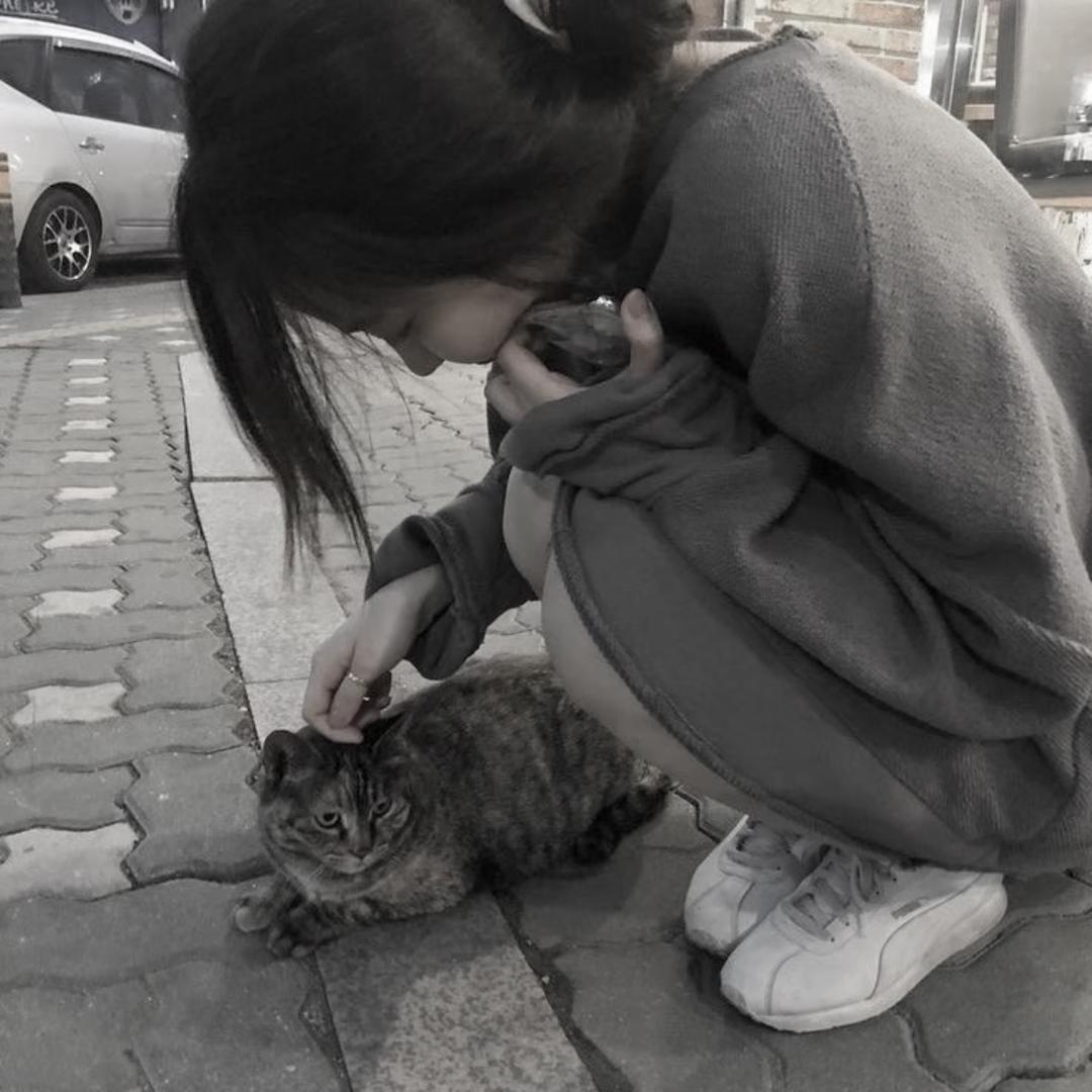 装酷被脚踢