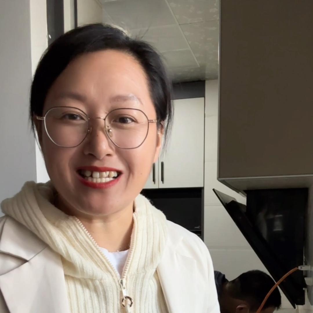 红姐：成都橱柜改造翻新