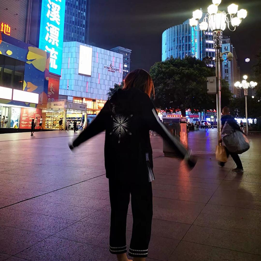 穿叉叉裤的大妈🌸