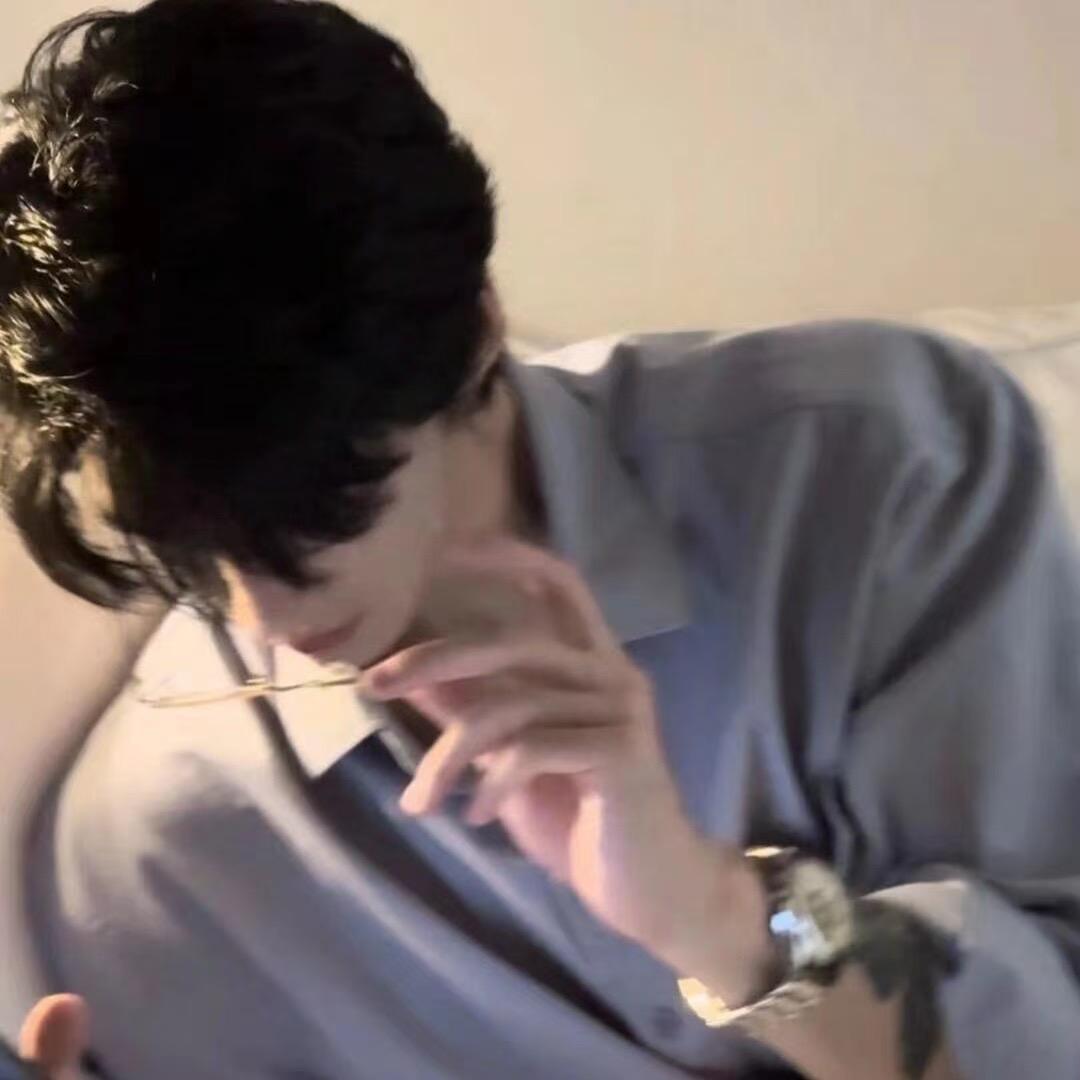 秋鸿· 𝓐𝓻𝓲𝓪