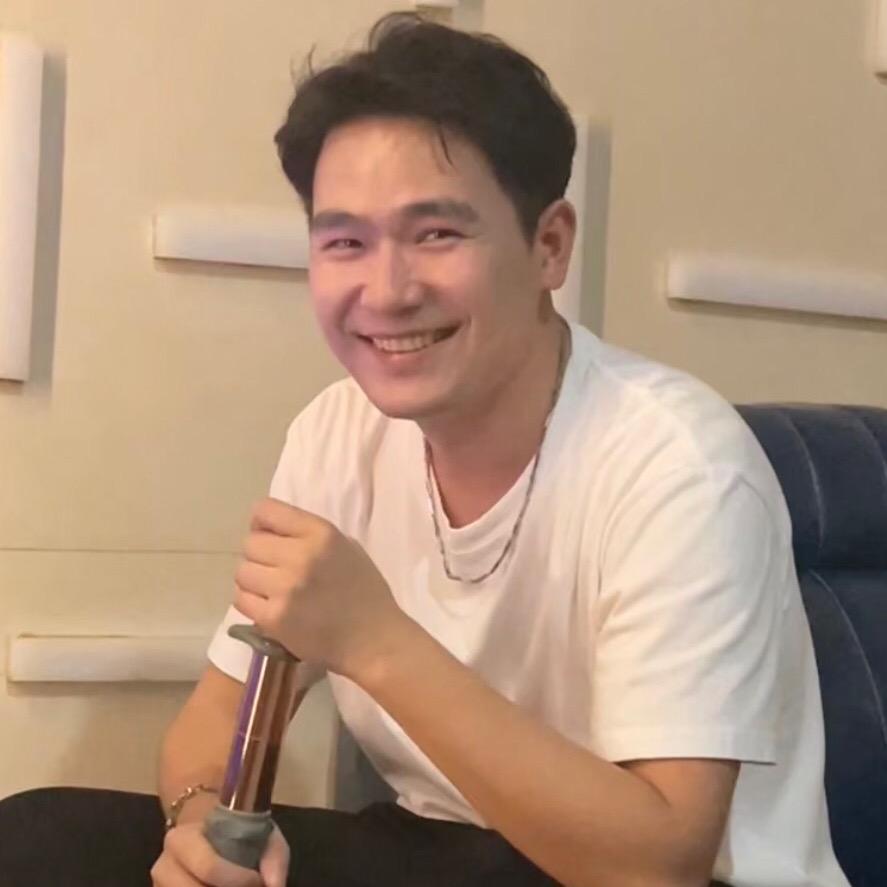 小张头上带点律