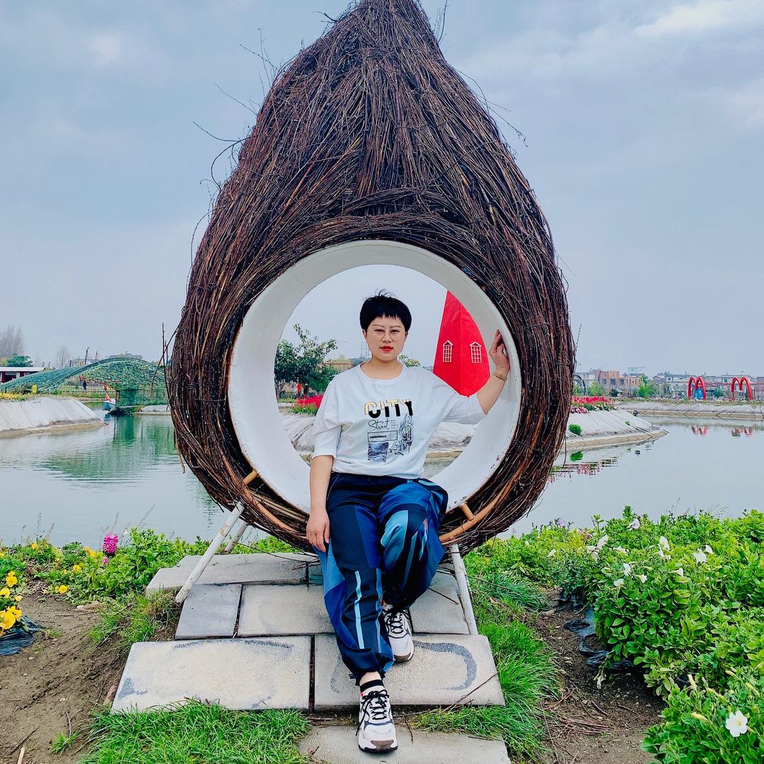 邻家李七七
