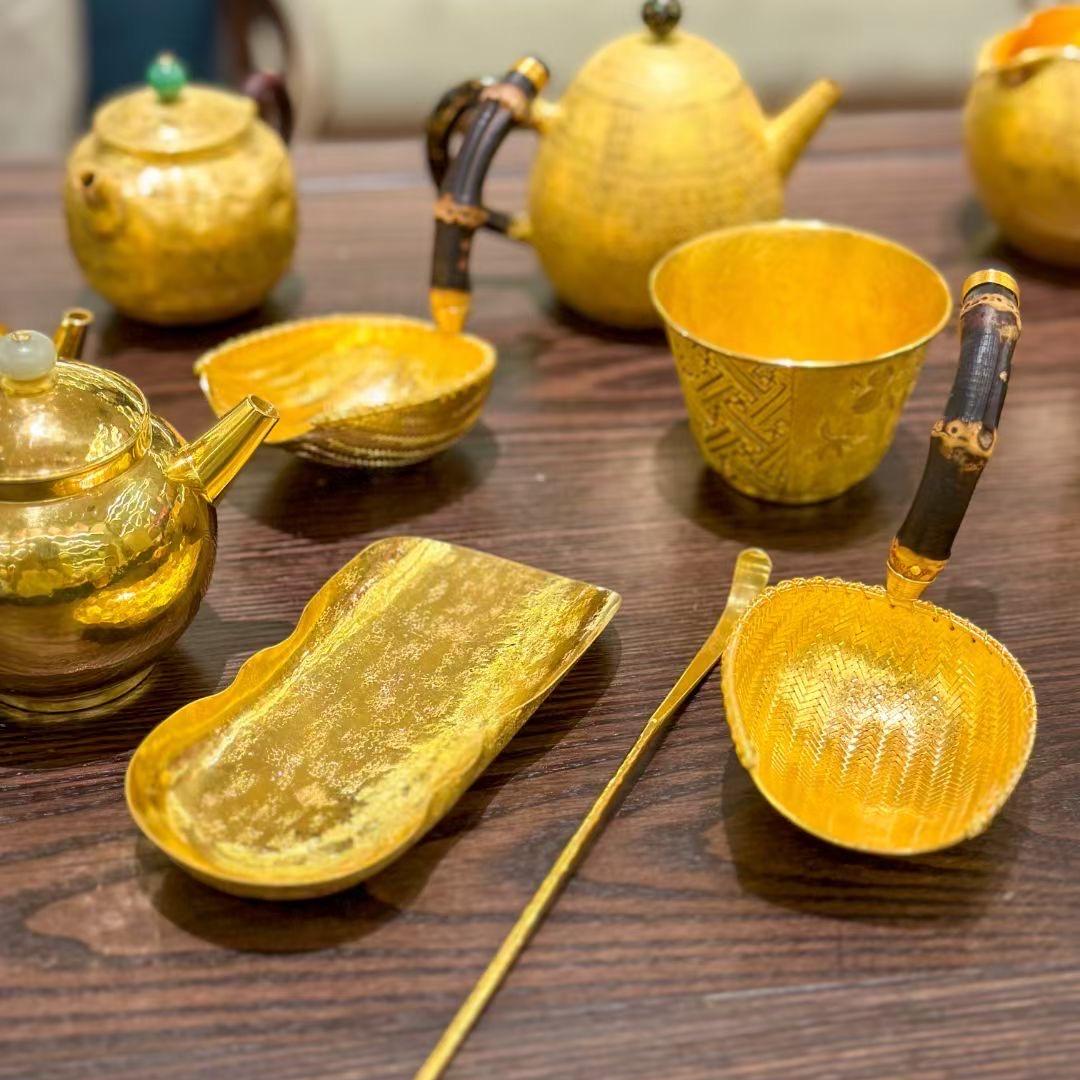 银壶家族